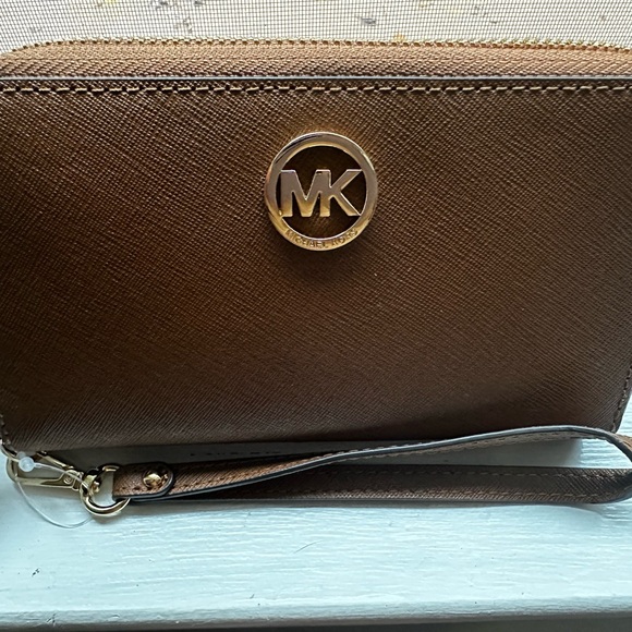 MICHAEL KORS wristlet wallet - Picture 1 of 3
